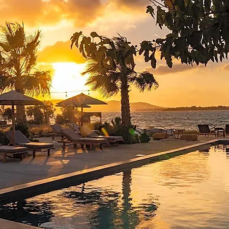 Seesoo Beachfront Luxury Hideaway 4*